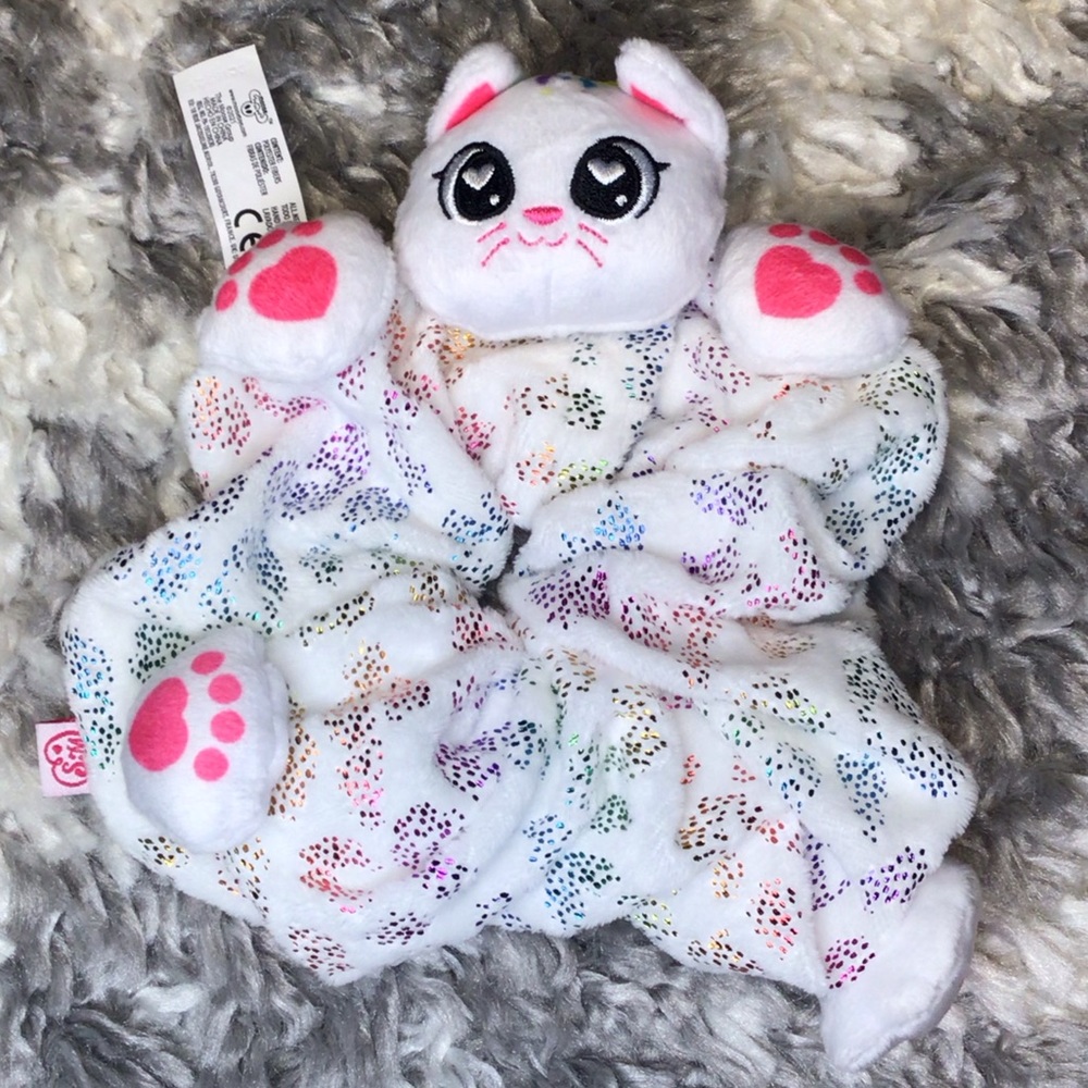 NWOT white and Multicolor LARGE Kitty SCRUNCHMiez